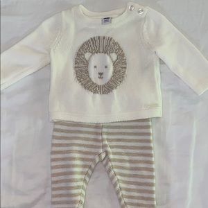 J&J Lion knit sweater & pants
